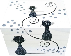 Skarbonka koty na gałęzi