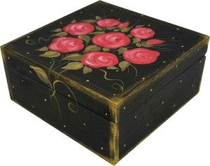 Szkatułka czerwone róże na czarnym tle